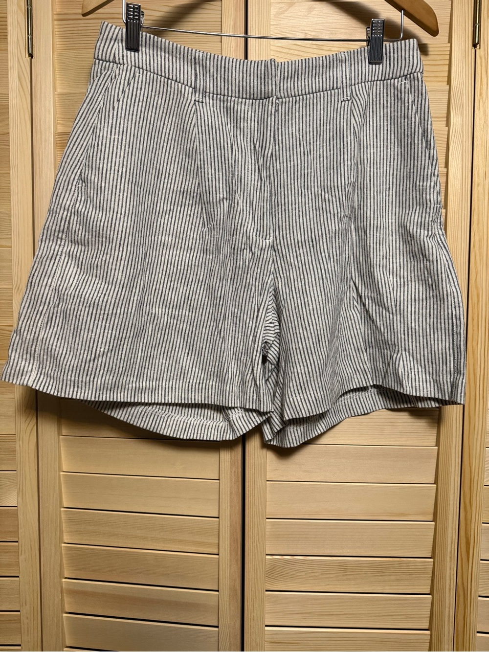 Old Navy Women's White & Gray Pinstripe Bermuda Shorts